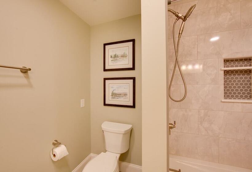 Gorgeous Ronks Retreat: Patio, Grill & Fireplace!