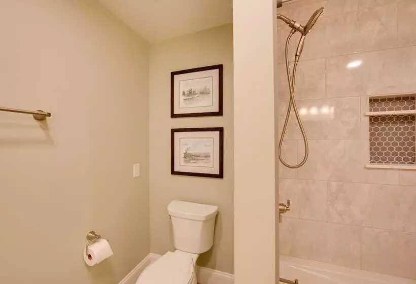 Gorgeous Ronks Retreat: Patio, Grill & Fireplace!