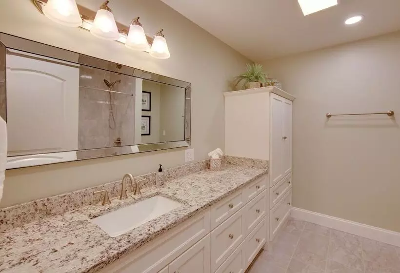 Gorgeous Ronks Retreat: Patio, Grill & Fireplace!