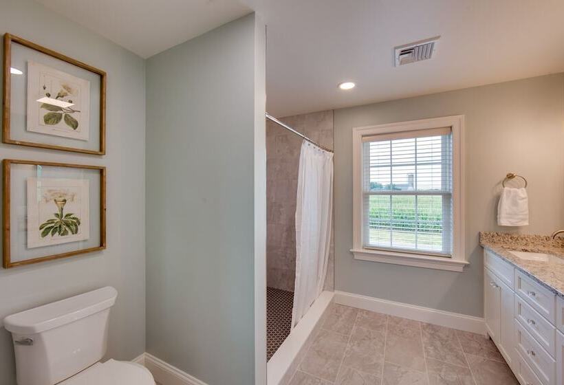 Gorgeous Ronks Retreat: Patio, Grill & Fireplace!