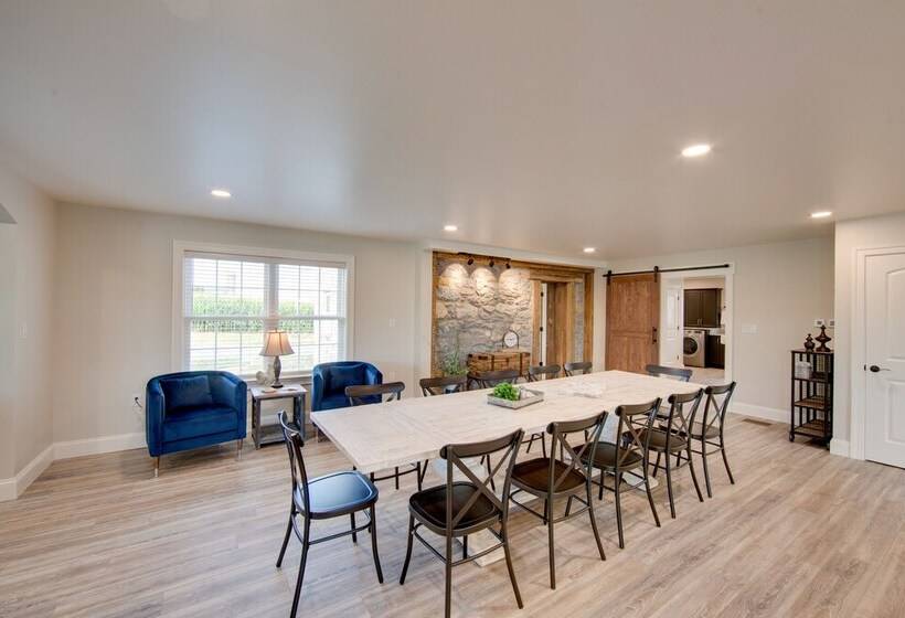 Gorgeous Ronks Retreat: Patio, Grill & Fireplace!