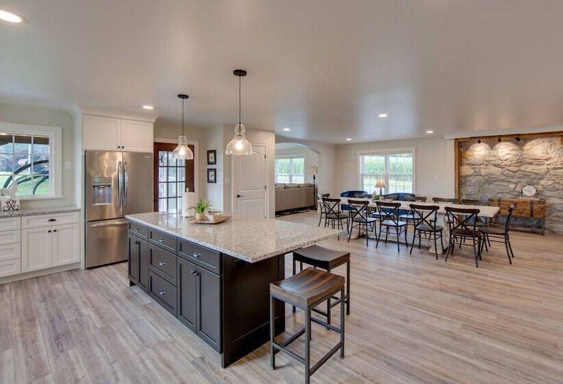 Gorgeous Ronks Retreat: Patio, Grill & Fireplace!