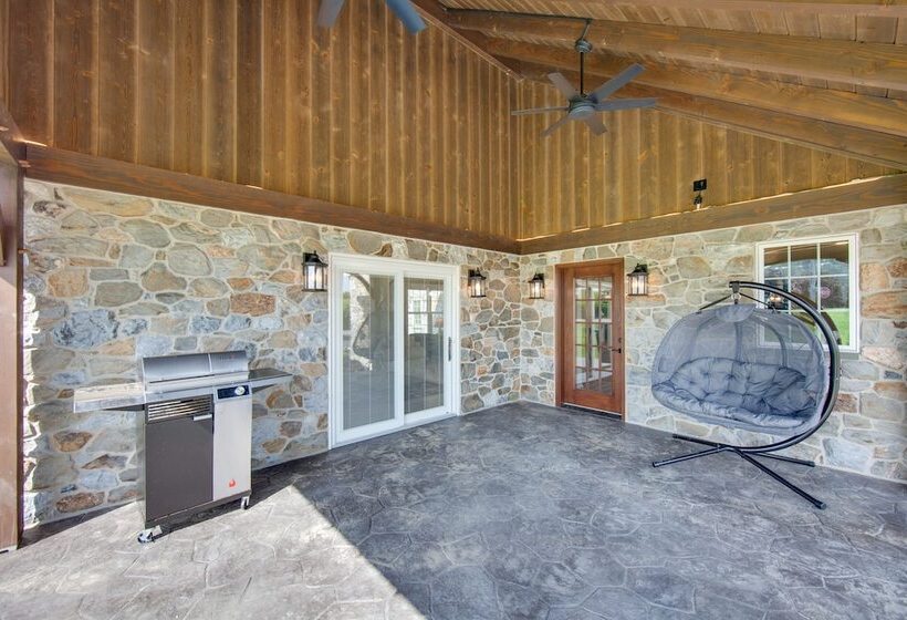 Gorgeous Ronks Retreat: Patio, Grill & Fireplace!