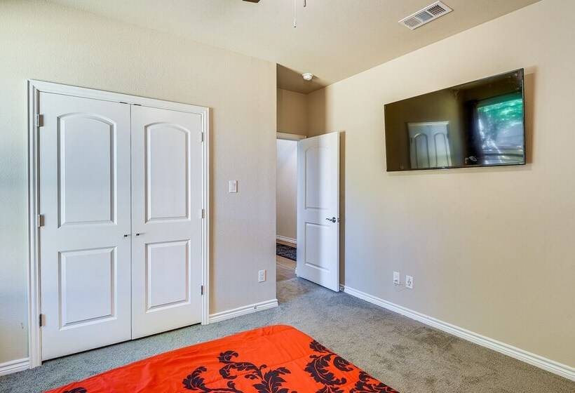 Grand Prairie Gem W/ Yard ~ 5 Mi To At&t Stadium!