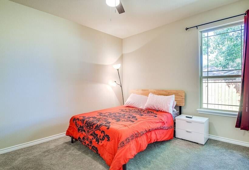 Grand Prairie Gem W/ Yard ~ 5 Mi To At&t Stadium!