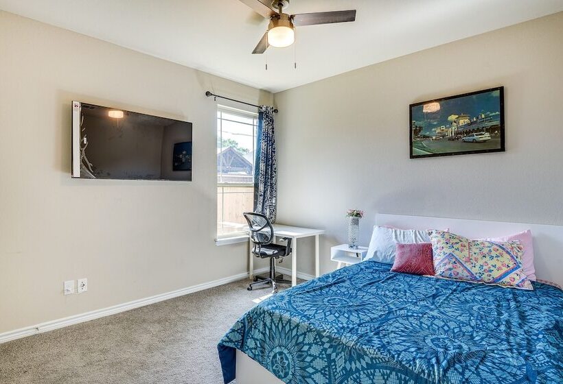 Grand Prairie Gem W/ Yard ~ 5 Mi To At&t Stadium!