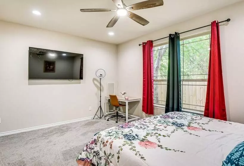 Grand Prairie Gem W/ Yard ~ 5 Mi To At&t Stadium!