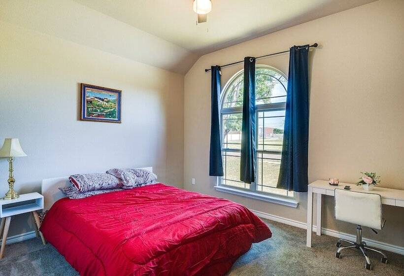 Grand Prairie Gem W/ Yard ~ 5 Mi To At&t Stadium!