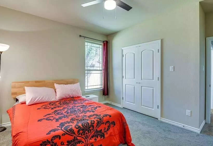 Grand Prairie Gem W/ Yard ~ 5 Mi To At&t Stadium!