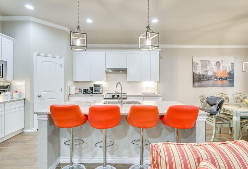 Grand Prairie Gem W/ Yard ~ 5 Mi To At&t Stadium!