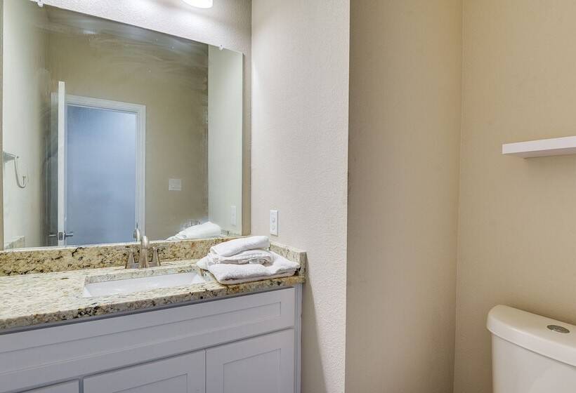 Grand Prairie Gem W/ Yard ~ 5 Mi To At&t Stadium!