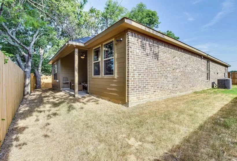 Grand Prairie Gem W/ Yard ~ 5 Mi To At&t Stadium!