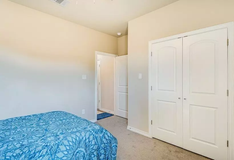 Grand Prairie Gem W/ Yard ~ 5 Mi To At&t Stadium!