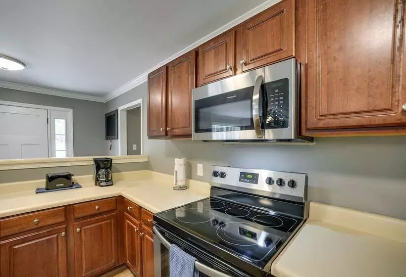 Guntersville Lake House: Dock & Boat Ramp Access!