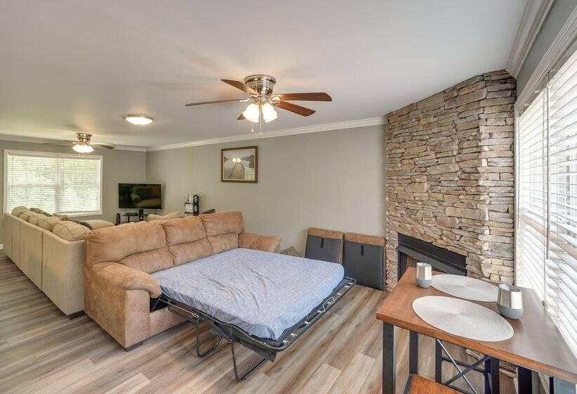 Guntersville Lake House: Dock & Boat Ramp Access!