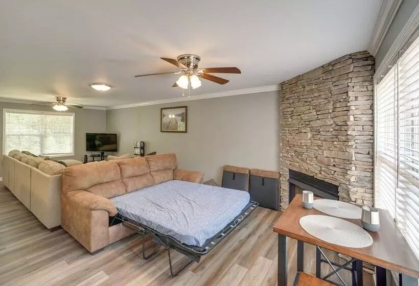 Guntersville Lake House: Dock & Boat Ramp Access!