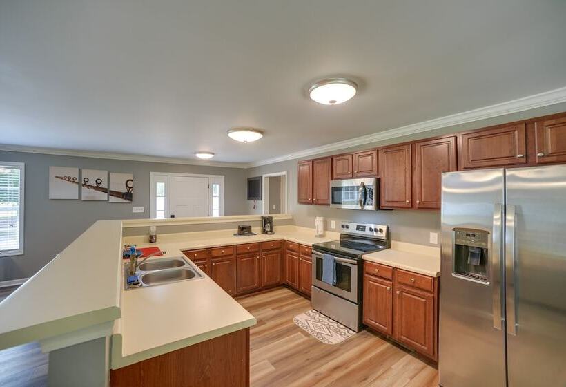 Guntersville Lake House: Dock & Boat Ramp Access!