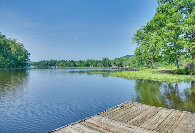 Guntersville Lake House: Dock & Boat Ramp Access!