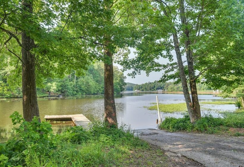 Guntersville Lake House: Dock & Boat Ramp Access!