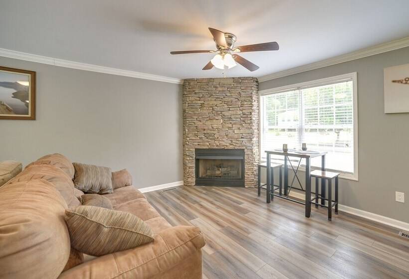 Guntersville Lake House: Dock & Boat Ramp Access!