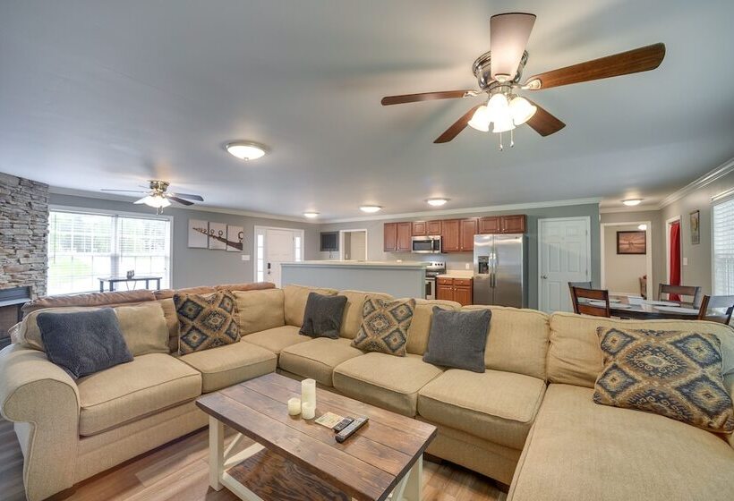 Guntersville Lake House: Dock & Boat Ramp Access!