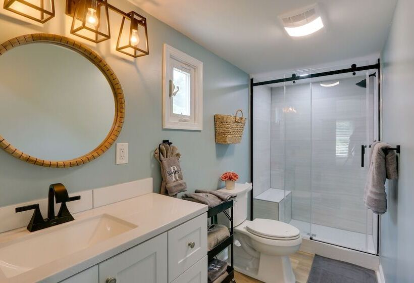 Harpers Ferry Home W/ Private Pool & Hot Tub!