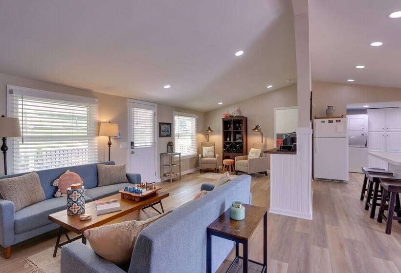 Harpers Ferry Home W/ Private Pool & Hot Tub!