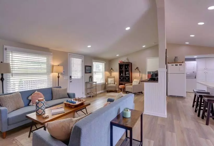 Harpers Ferry Home W/ Private Pool & Hot Tub!