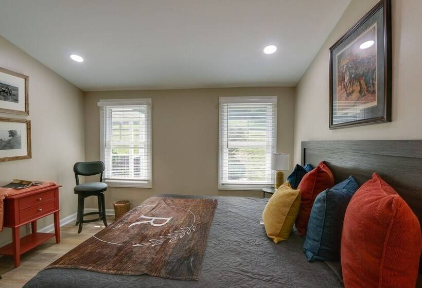 Harpers Ferry Home W/ Private Pool & Hot Tub!