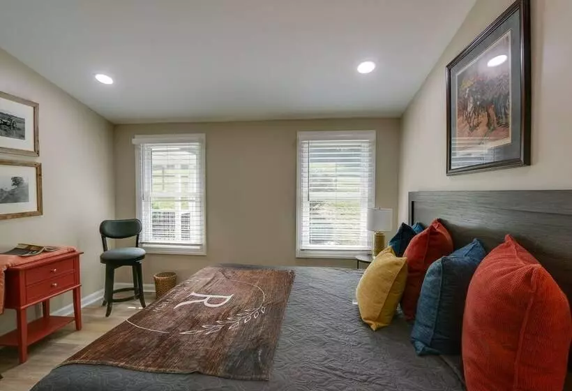 Harpers Ferry Home W/ Private Pool & Hot Tub!