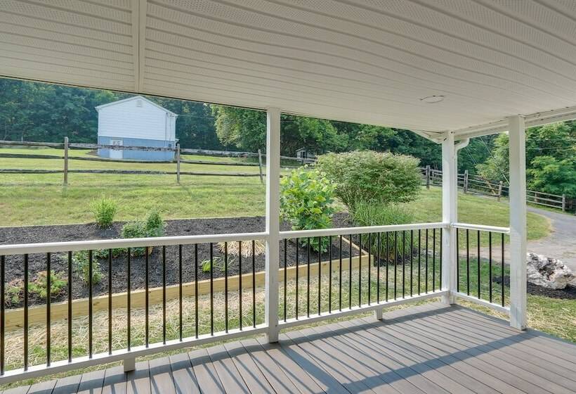 Harpers Ferry Home W/ Private Pool & Hot Tub!