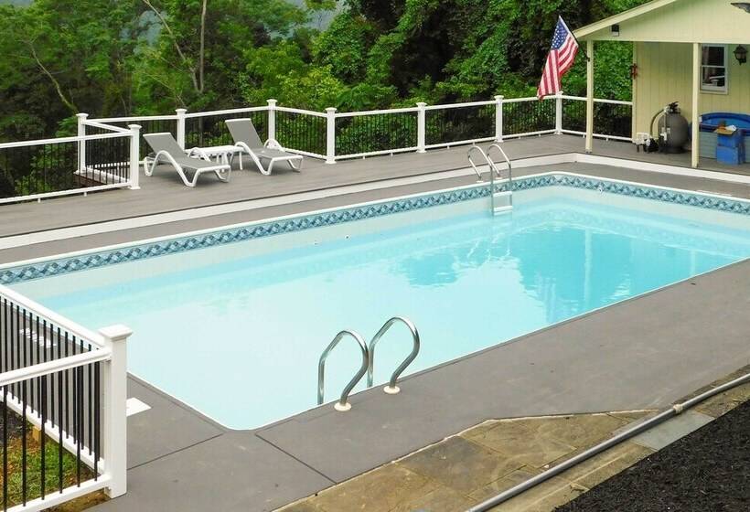 Harpers Ferry Home W/ Private Pool & Hot Tub!