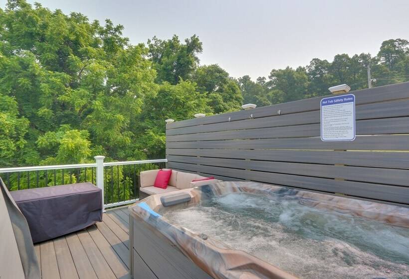 Harpers Ferry Home W/ Private Pool & Hot Tub!