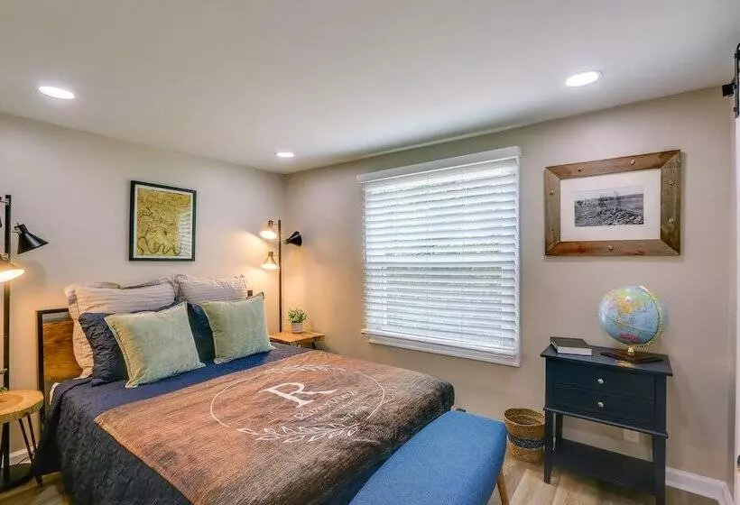 Harpers Ferry Home W/ Private Pool & Hot Tub!