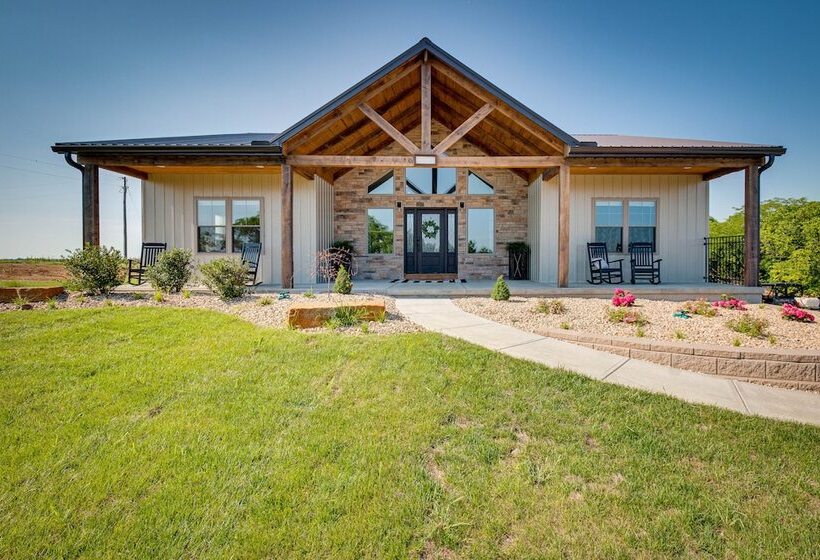 Idyllic Williamstown Retreat W/ Hot Tub & Pool!