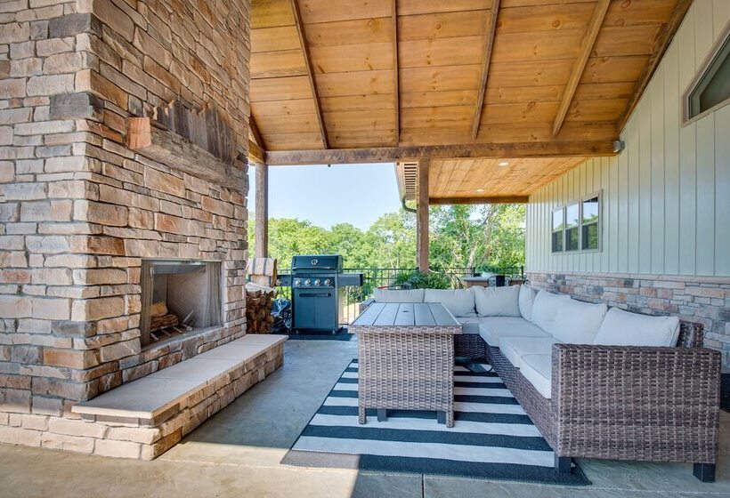 Idyllic Williamstown Retreat W/ Hot Tub & Pool!