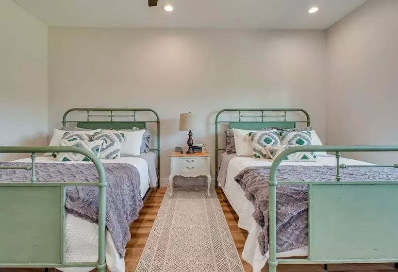 Idyllic Williamstown Retreat W/ Hot Tub & Pool!