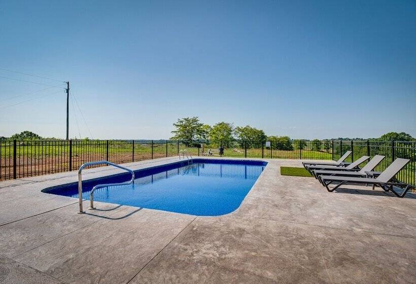 Idyllic Williamstown Retreat W/ Hot Tub & Pool!