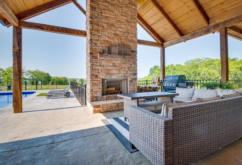 Idyllic Williamstown Retreat W/ Hot Tub & Pool!