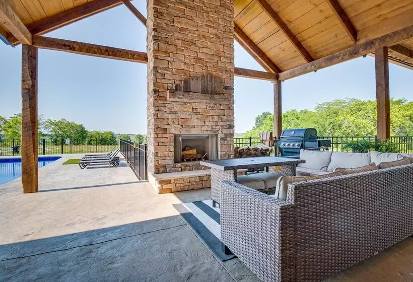 Idyllic Williamstown Retreat W/ Hot Tub & Pool!