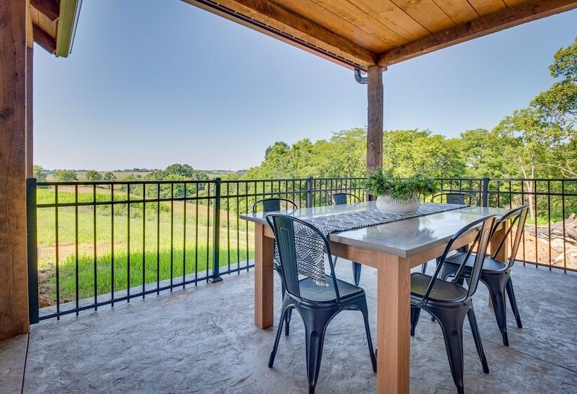 Idyllic Williamstown Retreat W/ Hot Tub & Pool!