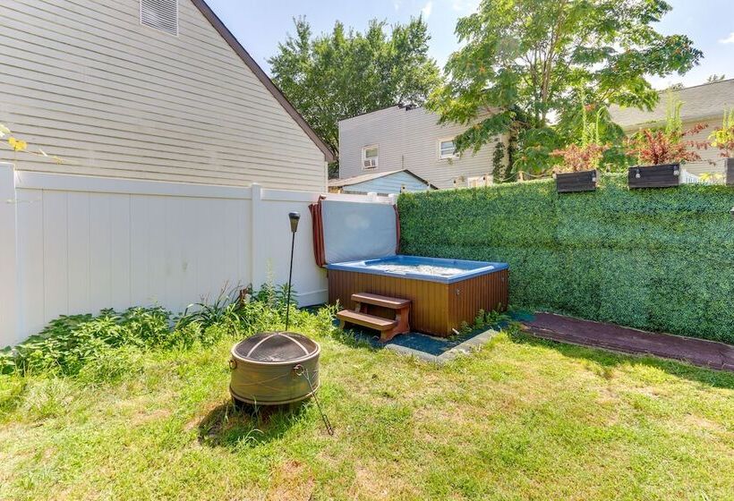 Keansburg Home W/ Private Hot Tub!