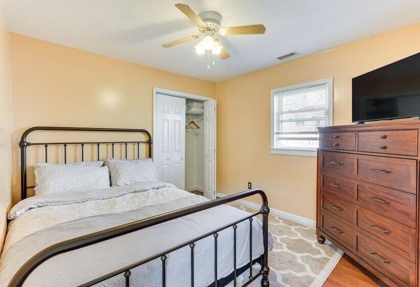 Keansburg Home W/ Private Hot Tub!