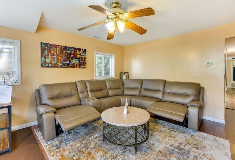 Keansburg Home W/ Private Hot Tub!