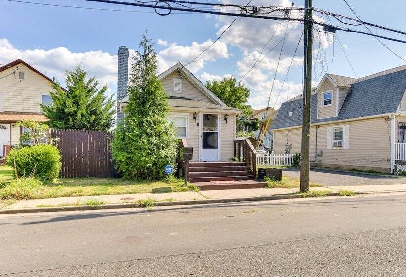 Keansburg Home W/ Private Hot Tub!