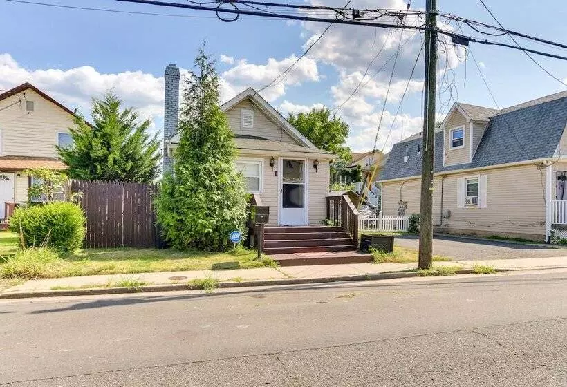 Keansburg Home W/ Private Hot Tub!