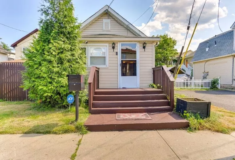 Keansburg Home W/ Private Hot Tub!