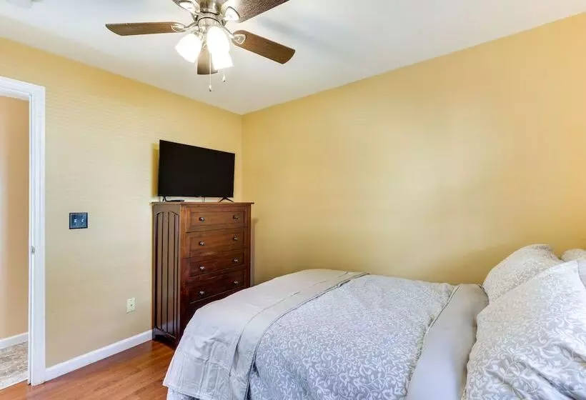 Keansburg Home W/ Private Hot Tub!