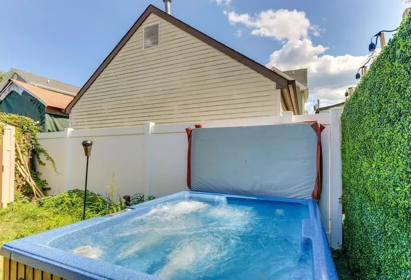 Keansburg Home W/ Private Hot Tub!