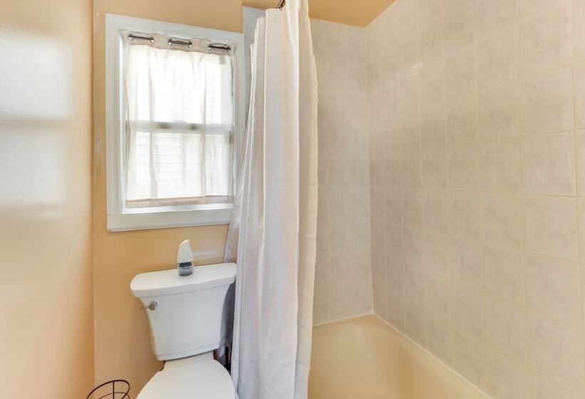 Keansburg Home W/ Private Hot Tub!